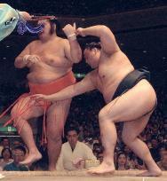 Yokozuna Takanohana rolls on at autumn sumo